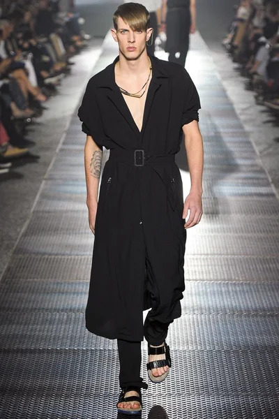 Look 14